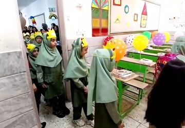 برگزاری جشن شکوفه ها در دبستان محدثه قم