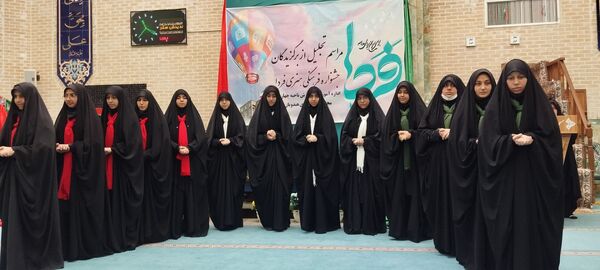 تقدیر از دانش‌آموزان برگزیده ناحیه چهار قم در جشنواره «فردا»