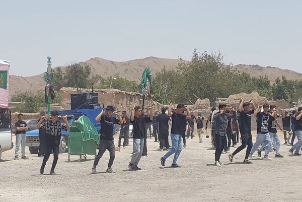 مراسم عزاداری و زنجیرزنی روز عاشورا در روستای جعفرآباد بوانات