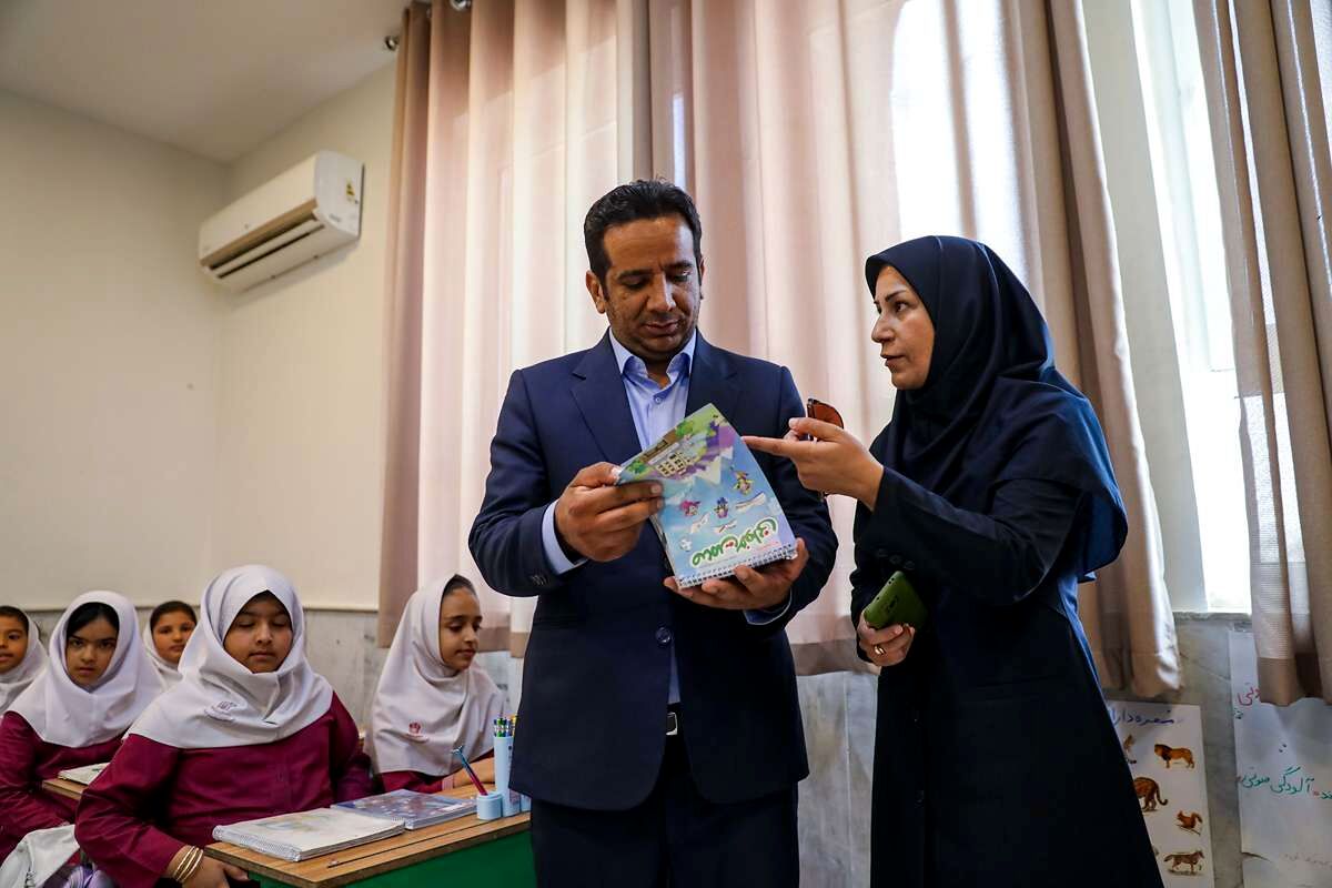 بازدید مدیرکل آموزش‌وپرورش کرمان از مجتمع آموزشی «اندیشه هوشمند ارگ»