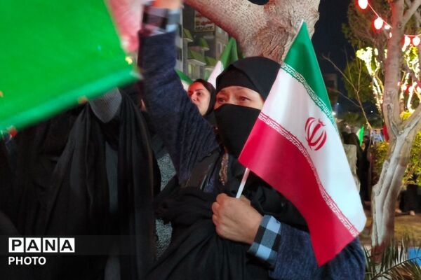 میدان هفت‌تیر بهارستان دو میزبان راهپیمایی شبانه مردم و فرهنگیان