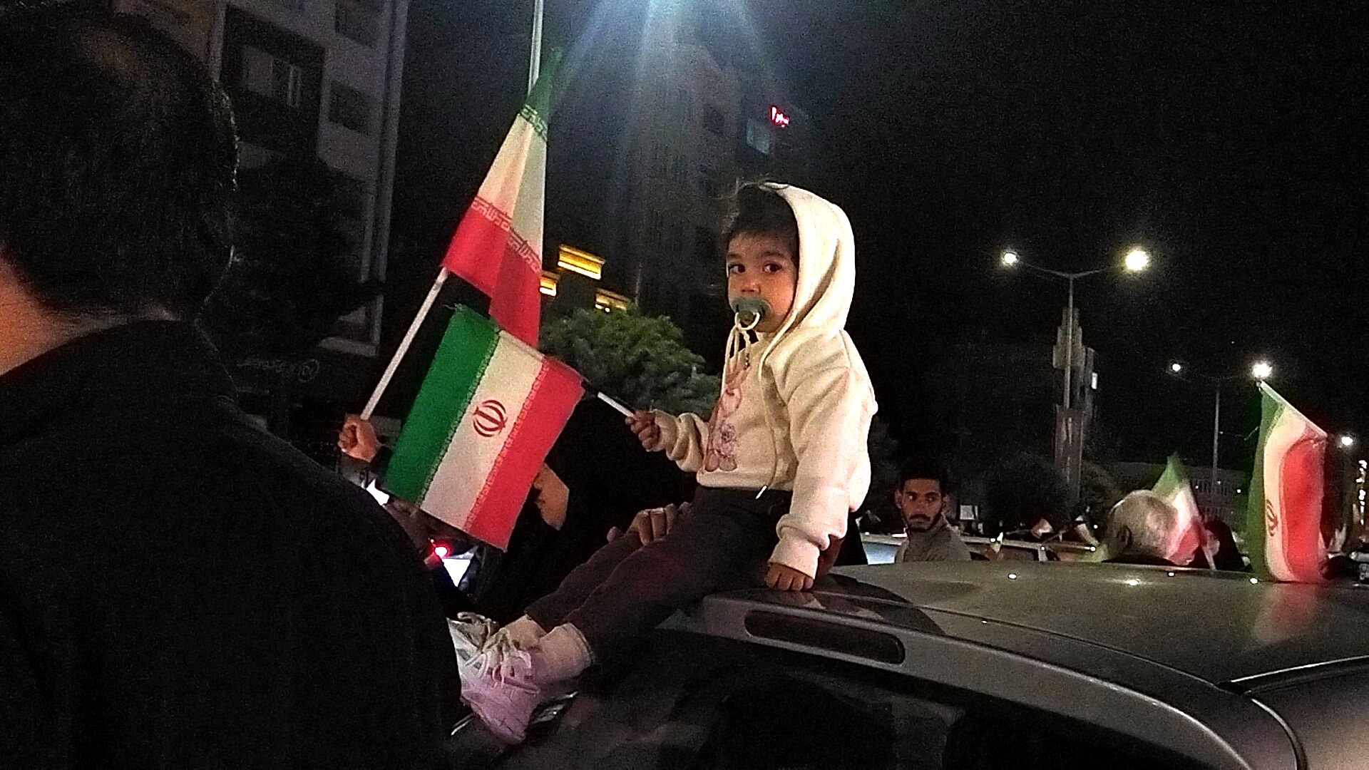 حضور دهه نودی ها در رژه ماشینی بلوار فضل نیشابور 