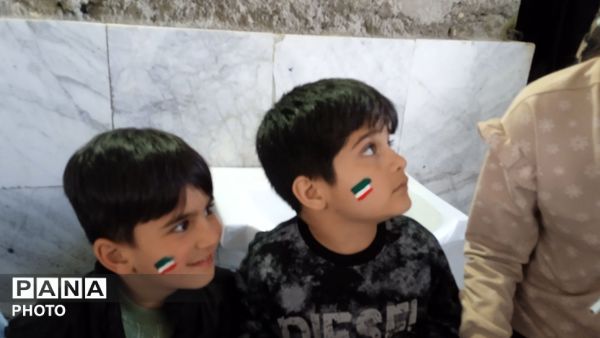 حضور پرشور بانوان و کودکان دهه نودی در مراسم یادبود شهدای مینابی 