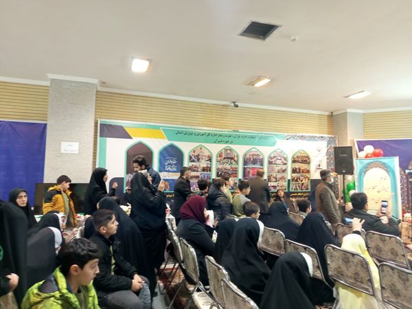 قاب‌های دانش‌آموزی در نمایشگاه قرآن و عترت مصلی تبریز