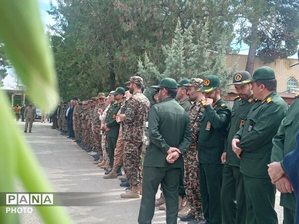 اشک و قدردانی در تشییع خلبان شهید بیاتی؛ مردم کوهدشت با شهیدشان وداع کردند 