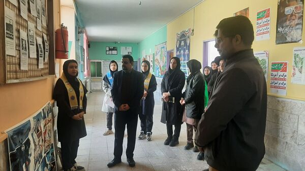 گشایش نمایشگاه «ایرانمون» در دبیرستان نیایش با بازارچه دانش آموزی