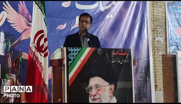 حضور گسترده مردم حاجی‌آباد در یادواره رهبر شهید و شهدای فرهنگی 