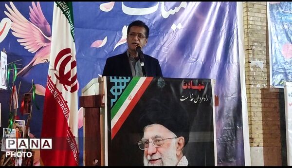 حضور گسترده مردم حاجی‌آباد در یادواره رهبر شهید و شهدای فرهنگی 
