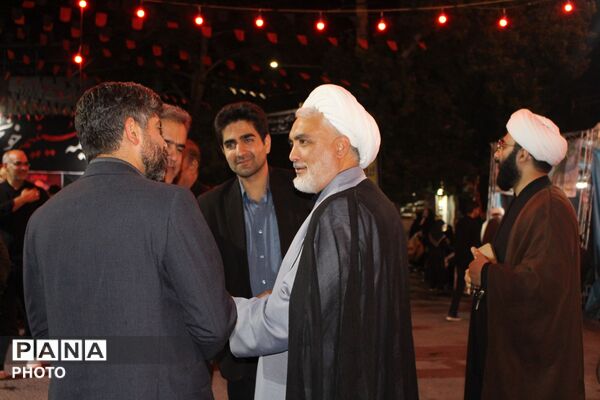 پاسخگویی مستقیم مسئولان نظرآباد به شهروندان در میز خدمت شبانه 