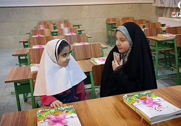 برگزاری جشن شکوفه ها در دبستان دخترانه سید کاظم حسینی یزد