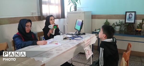 خدمت‌رسانی کادر درمان گروه جهادی سلامت  به مردم نیازمند ساوجبلاغ 