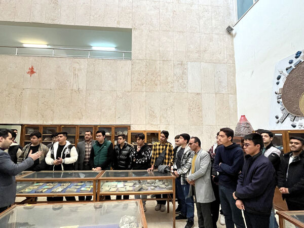بازدید علمی دانش‌آموزان دبیرستان هدایتی قم از دانشگاه شهید بهشتی تهران 