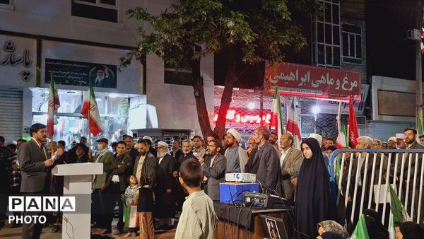 تجمعات شبانه با حضور خادمین امام رضا(ع)