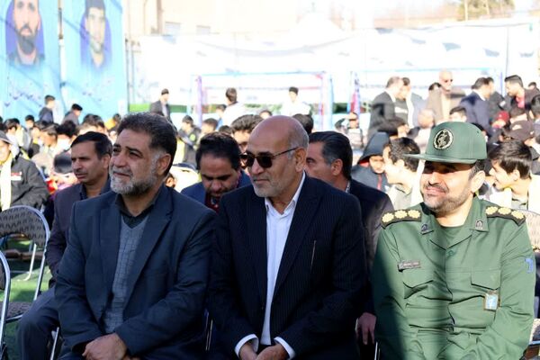 آیین نمادین نواختن «گلبانگ انقلاب اسلامی » در مدرسه احمد فتاحی ناحیه دو یزد