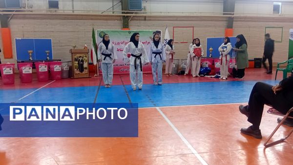 مراسم توزیع تجهیزات ورزشی؛کاروان مهر با نشاط در ناحیه 7 مشهد