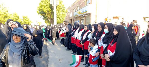 دانش‌آموزان دهلرانی در راهپیمائی ۲۲بهمن