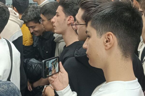 بازدید دانش‌آموزان دبیرستان شهدای علم‌ و فناوری بهارستان دو از دانشکده دندانپزشکی تهران 