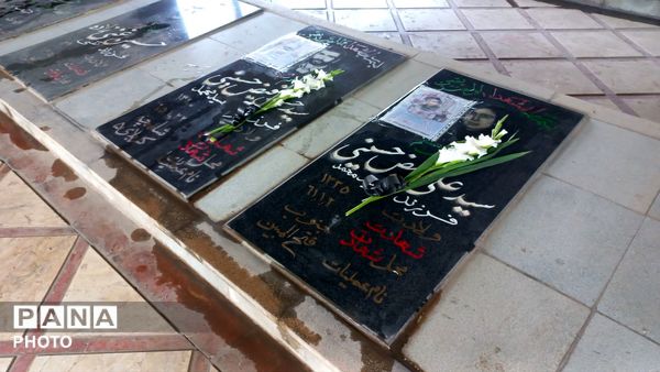 آیین غبارروبی و عطرافشانی مزار شهدای فرهنگی در مرند