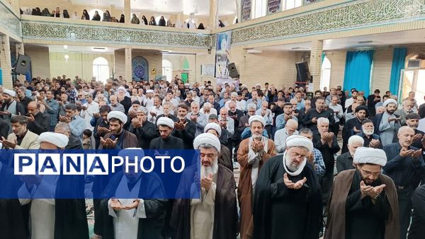 تقدیر از خانواده شهید اسلامی در سالروز اقامه اولین نماز جمعه پس از انقلاب