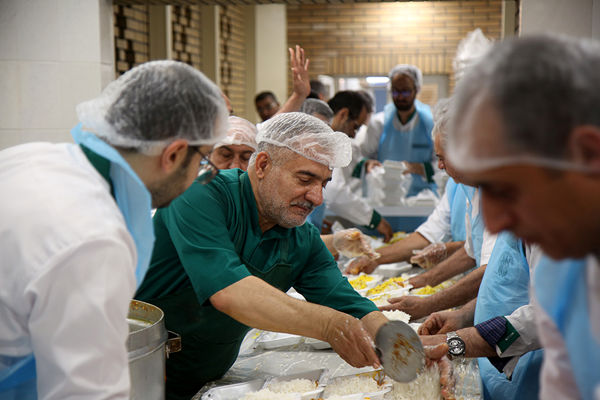 آشپرخانه حرم حضرت معصومه(س) در شب میلاد امام حسن مجتبی(ع)