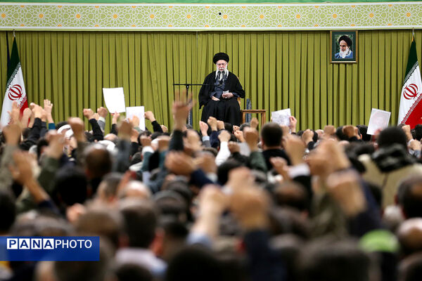دیدار اقشار مردم با رهبر انقلاب به مناسبت چهل‌وهفتمین سالگرد پیروزی انقلاب اسلامی