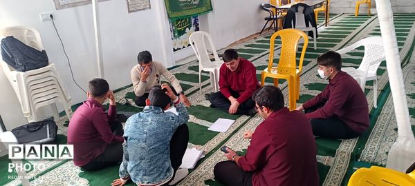 آمادگی دانش آموزان دبیرستان نمونه آیت‌الله خامنه‌ای برای مسابقات شاهنامه خوانی 