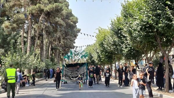  مراسم باشکوه ظهر عاشورا در امامزاده حسن کرج
