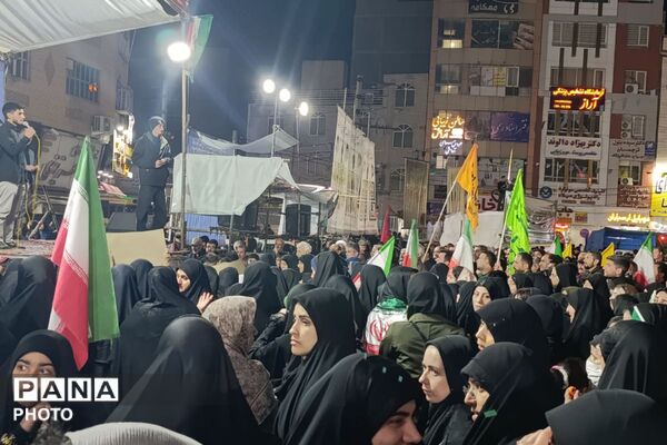 نیمکتی برای رفاقت با شهدا