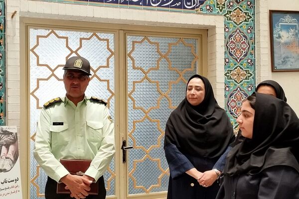 برگزاری نمایشگاه شناخت خطرات و آسیب های جامعه به مناسبت هفته نیروی انتظامی در دبیرستان صدیقه طاهره ناحیه یک شهرری