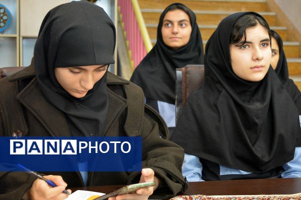 برای اولین‌بار برگزاری کافه ۵۷ در دبیرستان‌ نمونه دولتی ولایت بهارستان‌دو