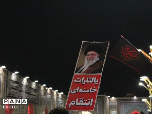 صحن‌های حرم رضوی سرخ‌پوش از پرچم‌های خون‌خواهی شد