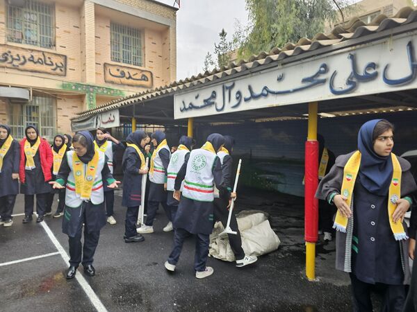 اجرای مانور زلزله در دبیرستان حاج علی اکبر گراشی ناحیه 3 شیراز