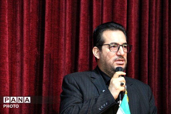  نمایشگاه کتاب شهدای میناب به مناسبت گرامیداشت هفته مقام معلم 