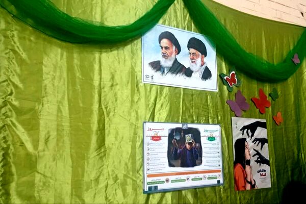 نمایشگاه بسته «ایرانمون» در دبیرستان نرجس یک
