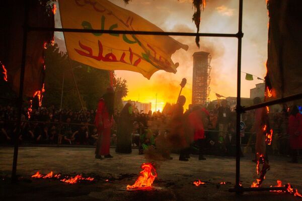 روضه مصور روز عاشورا همراه با مراسم خیمه‌سوزان در مشهد 