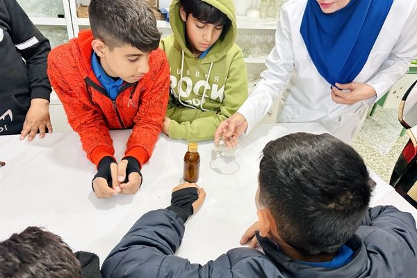 بازدید دانش‌آموزان مدرسه سما حاجی‌آباد از پژوهش‌سرای رازی در قالب طرح مهارت‌افزایی یارا