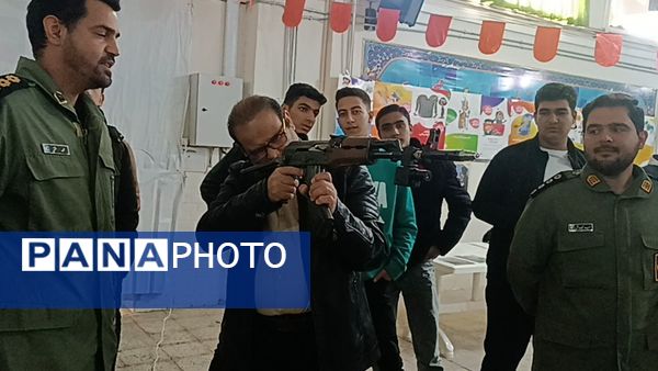 گذری بر روز اول و روز دوم نمایشگاه دهه فجر دبیرستان شاهد ابوذر غفاری