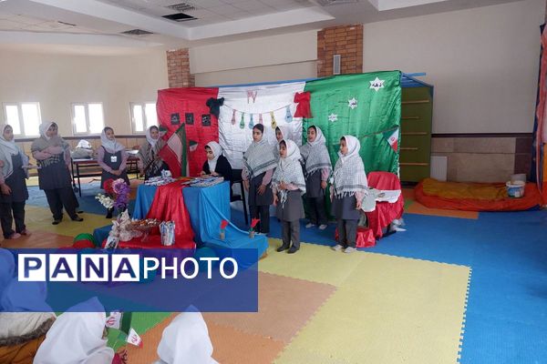 مراسم دهه‌فجر در دبستان صدیقه‌کبری فیروزکوه با اجرای سرود و تقدیر از دانش‌آموزان برگزیده