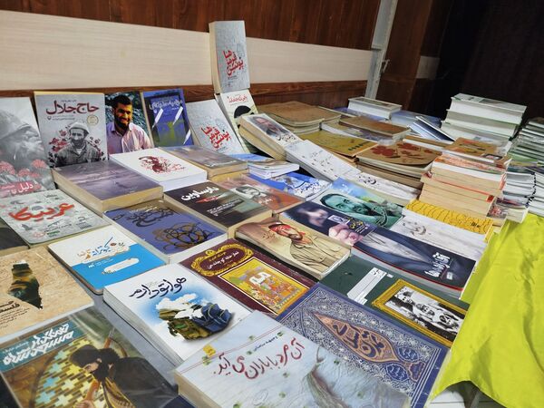 گشایش نمایشگاه کتاب در فرهنگسرای فاروج 