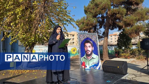 تشییع شهید گمنام در دبیرستان فاطمیه ناحیه یک کرج