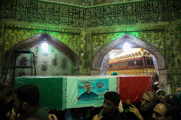 مراسم خاکسپاری پیکر قاضی شهید «علی قناعت‌کار» در قم