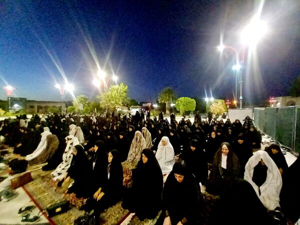 برپایی نماز جماعت در آرامگاه شهید مدرس 