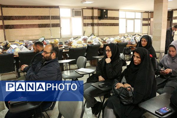 کاروان فجر در مدارس؛ از توزیع تجهیزات ورزشی تا بسته‌های بهداشتی با حضور مدیر آموزش‌و‌پرورش