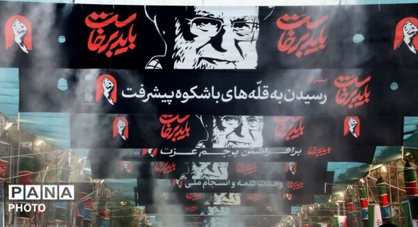 وداع باشکوه مردم با پیکر رهبر شهید در نخستین روز  وداع در مصلی تهران