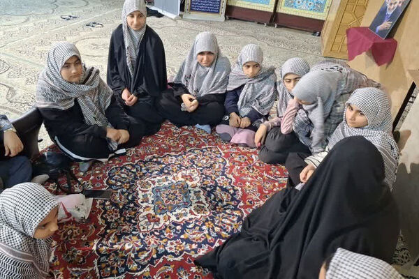 اعتکاف دانش‌آموزی دختران در مسجد پیامبر اعظم شهرک توحید شهرستان جم