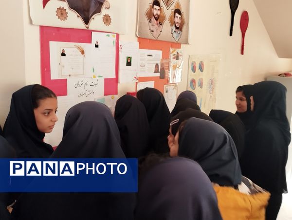 انتخابات شورای دانش‌آموزی در دبیرستان فاطمه آهنچی مشهد