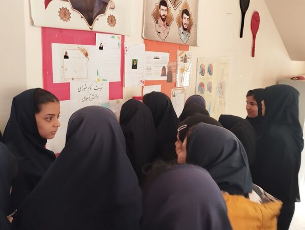 انتخابات شورای دانش‌آموزی در دبیرستان فاطمه آهنچی مشهد