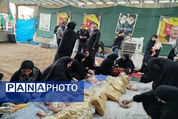 خدمت بی‌منت خادمان کوچک به زائران در حمیدیه 