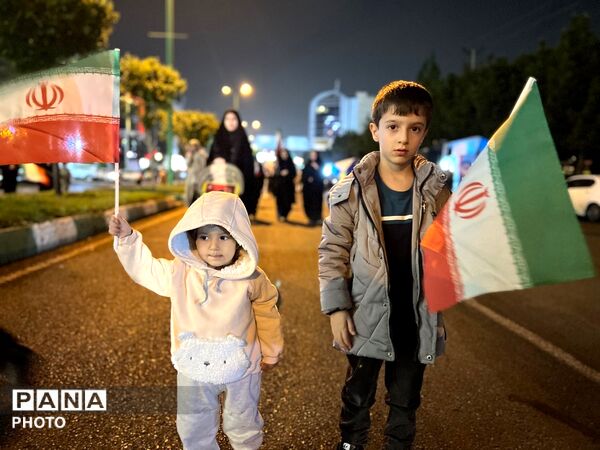 حضور کودکان دهه نودی در تجمعات مردمی