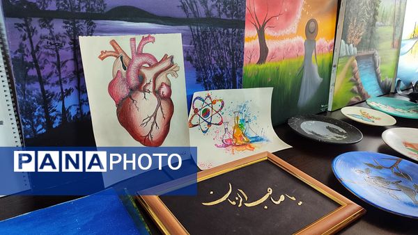 نمایشگاه هنری دانش آموزان در دبیرستان مهردخت 